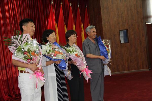 °®ÐÄÆóҵͬÃ˵ÄÔ±¹¤´ú±íÏò×ß½ø¸ßÉÐÑо¿ÔºÏòµ¼Ö¾´Ï×»¨.jpg °®ÐÄÆóҵͬÃ˵ÄÔ±¹¤´ú±íÏò×ß½ø¸ßÉÐÑо¿ÔºÏòµ¼Ö¾´Ï×»¨.jpg