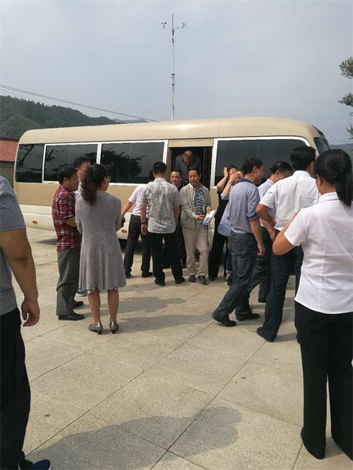 ÊÐÈË´ó´ú±íÊÓ²ìÖÇ»ÛÐæÂä¼°·öƶÊÂÇé.jpg ÊÐÈË´ó´ú±íÊÓ²ìÖÇ»ÛÐæÂä¼°·öƶÊÂÇé.jpg