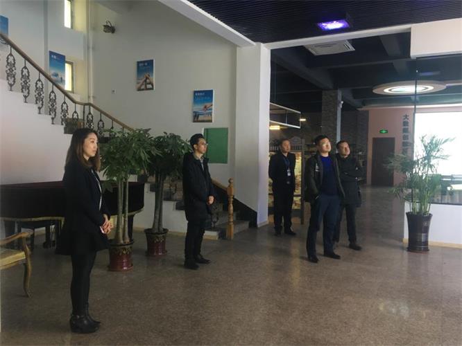 张主任一行旅行亿万28服务外包基地.jpg 张主任一行旅行亿万28服务外包基地.jpg