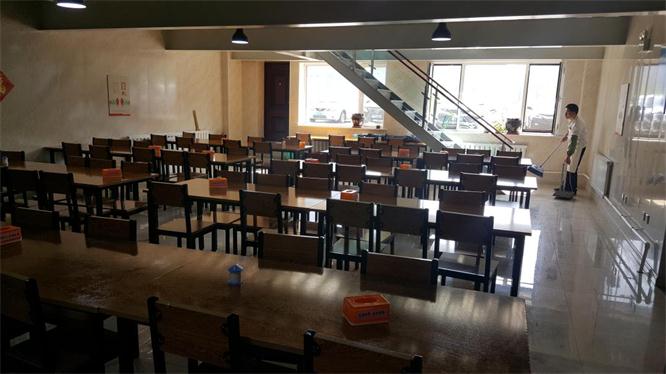 员工食堂用餐.jpg 员工食堂用餐.jpg