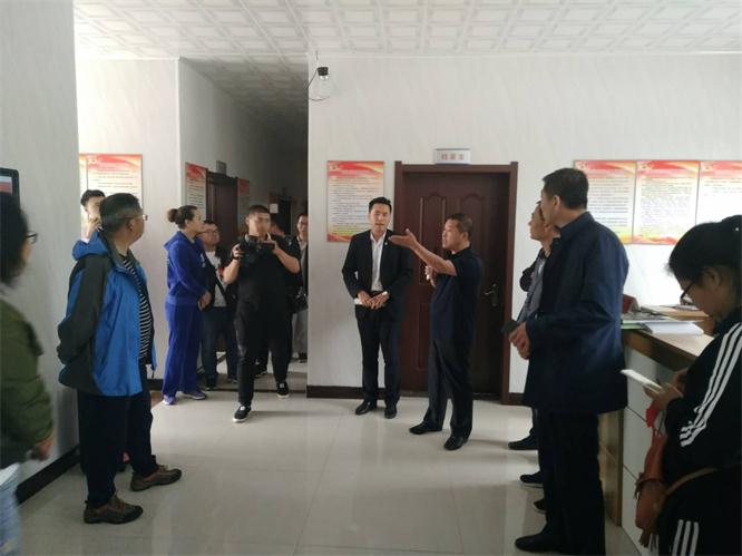 扶贫现场聚会.jpg 扶贫现场聚会.jpg