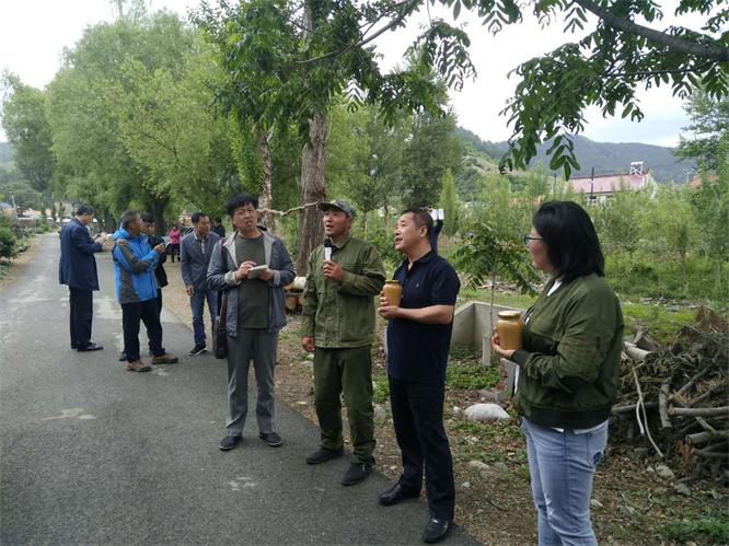 扶贫现场聚会3.jpg 扶贫现场聚会3.jpg