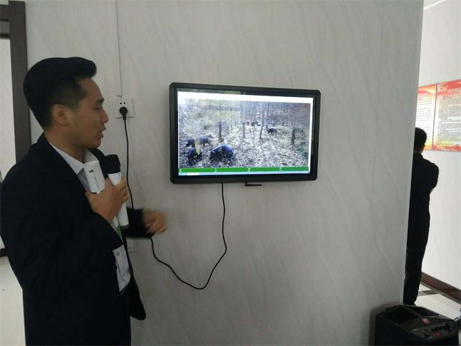 扶贫现场聚会2.jpg 扶贫现场聚会2.jpg