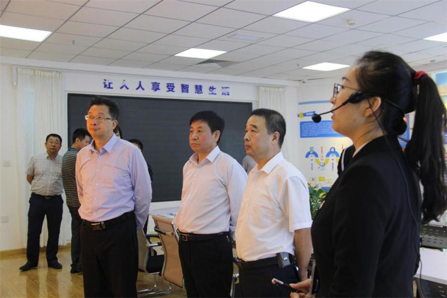 辽阳市何亚琼副市长莅临亿万28电商调研.jpg 辽阳市何亚琼副市长莅临亿万28电商调研.jpg