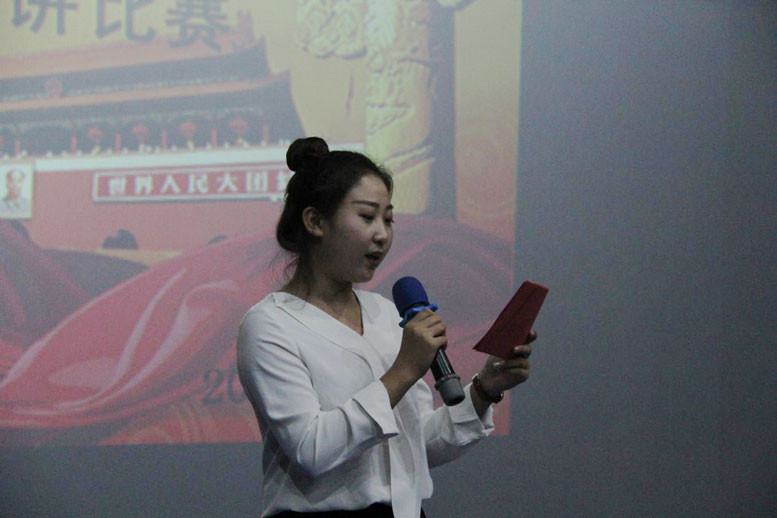 主持人宣布角逐最先.jpg 主持人宣布角逐最先.jpg