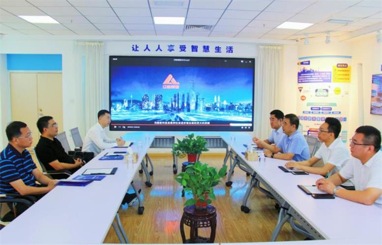 辽阳市白塔区委书记缪万举莅临亿万28信息调研指导2.jpg 辽阳市白塔区委书记缪万举莅临亿万28信息调研指导2.jpg